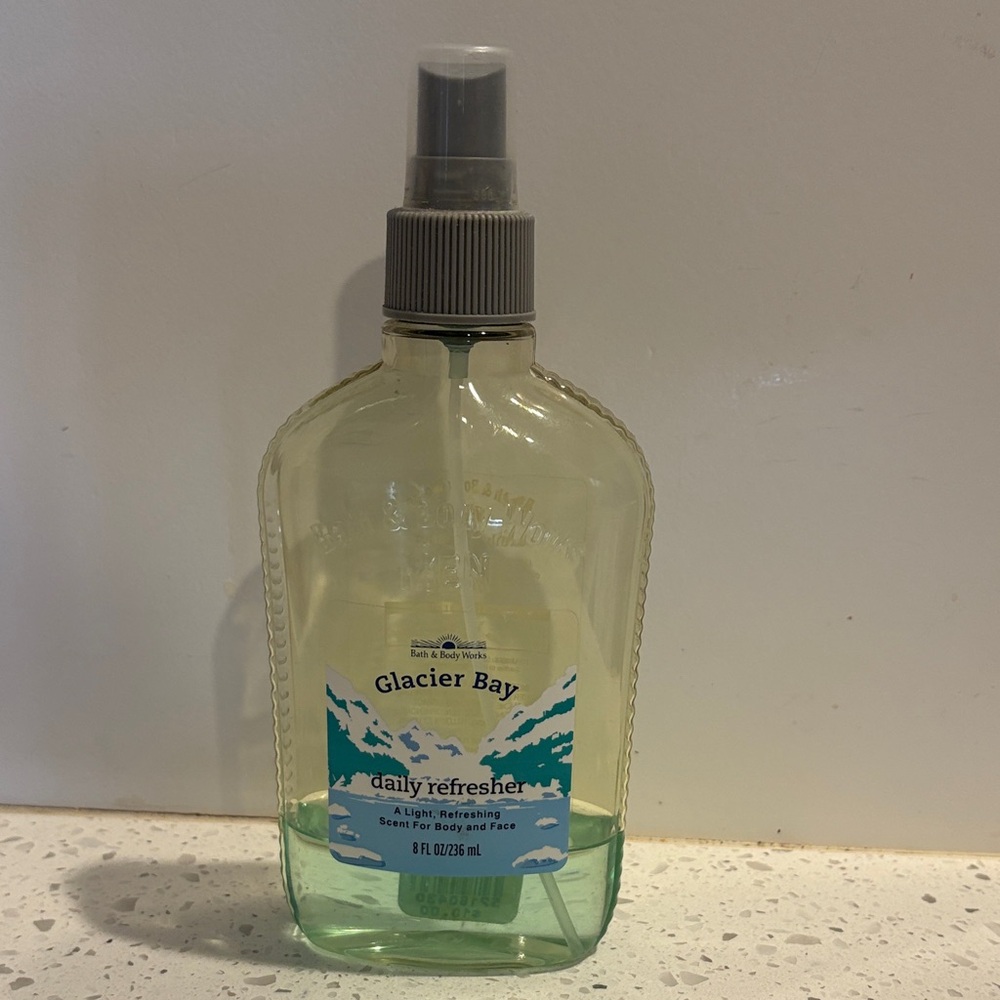 Bath & Body Works Men’s Glacier Bay Daily Refresher Spray - Light Green